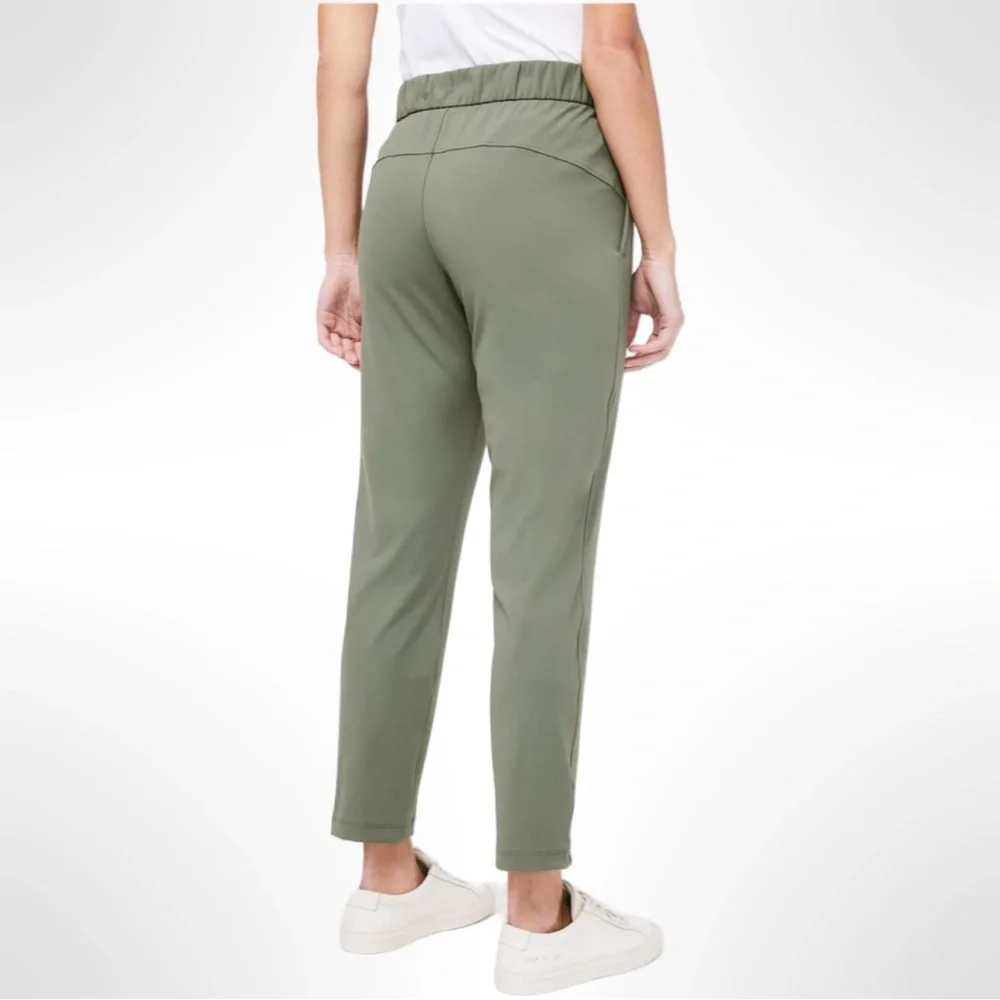 Lululemon On The Fly Pant *27"
Grey Sage Athleisure Travel Workout EUC Size 8 - Picture 2 of 10